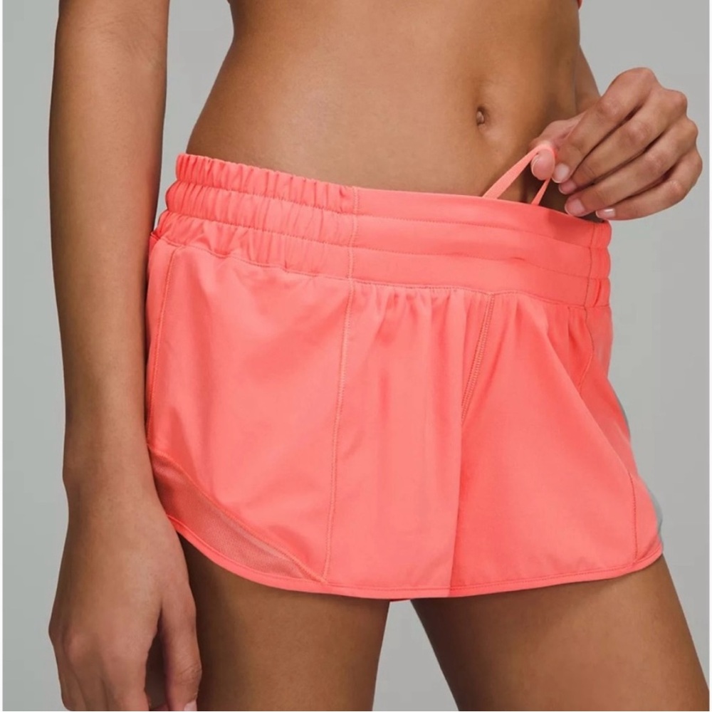 Lululemon coral Hotty Hot Shorts

Size 6 
4” inseam